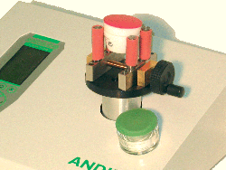 Microtork, for measuring torque on small bottles