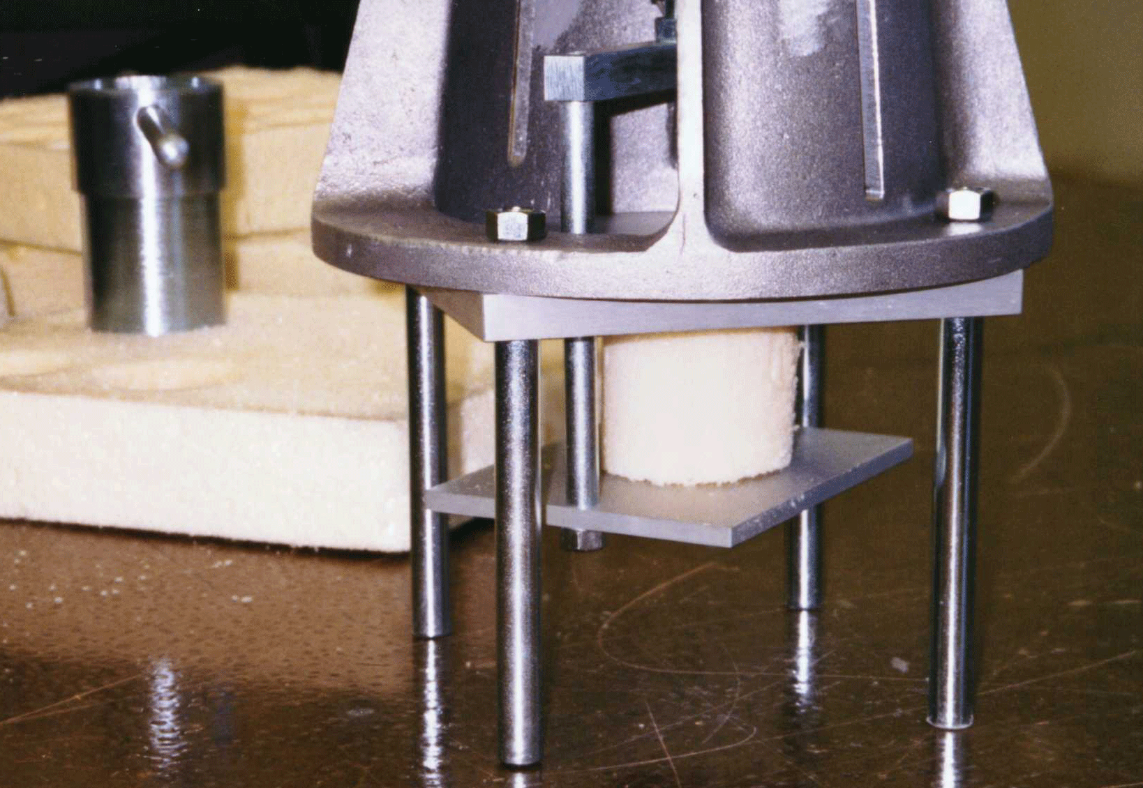 Portable foam compression tester